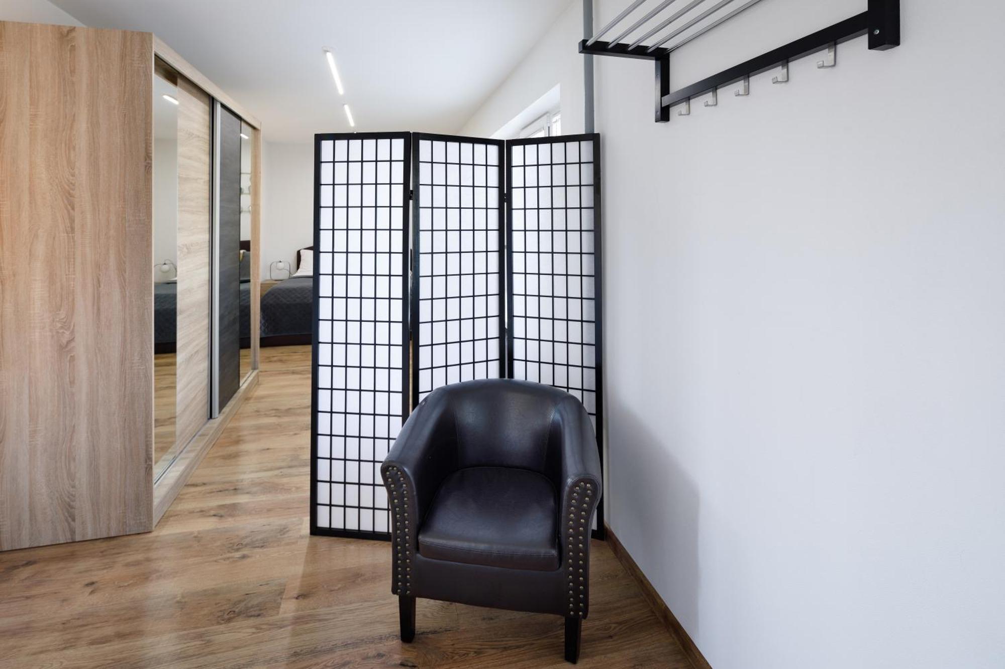 Brivibas Yard Apartment With Parking In City Center ريغا المظهر الخارجي الصورة
